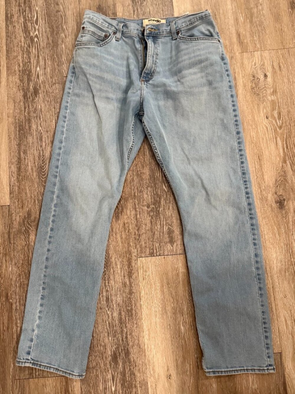 Wrangler Men's Straight Jeans Light Wash Blue